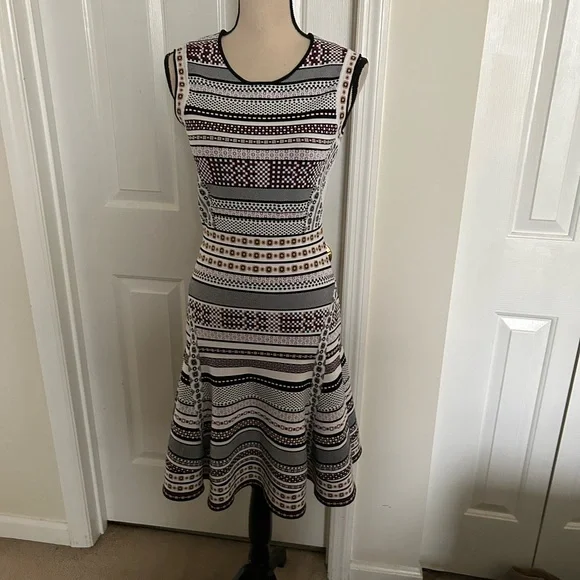 Diane Von Furstenberg Stretchy Eleanor Sleeveless Fit & Flare Jacquard Dress - Picture 4 of 15